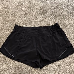 Lululemon Hotty Hot high rise, 2.5 in shorts